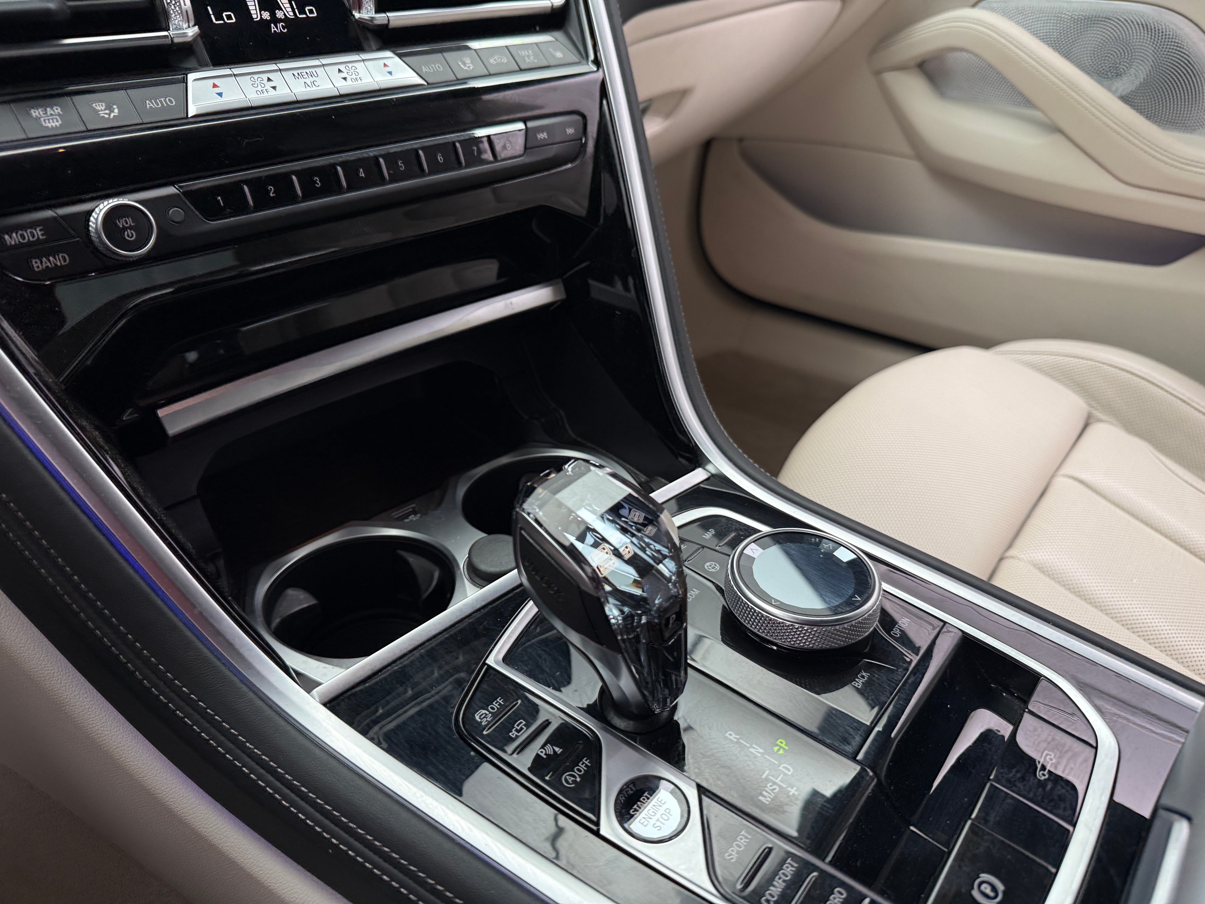 bmw 8 series 2024 WBADZ4C04RCP54750 image bmw 8 series 2024 WBADZ4C04RCP54750 image